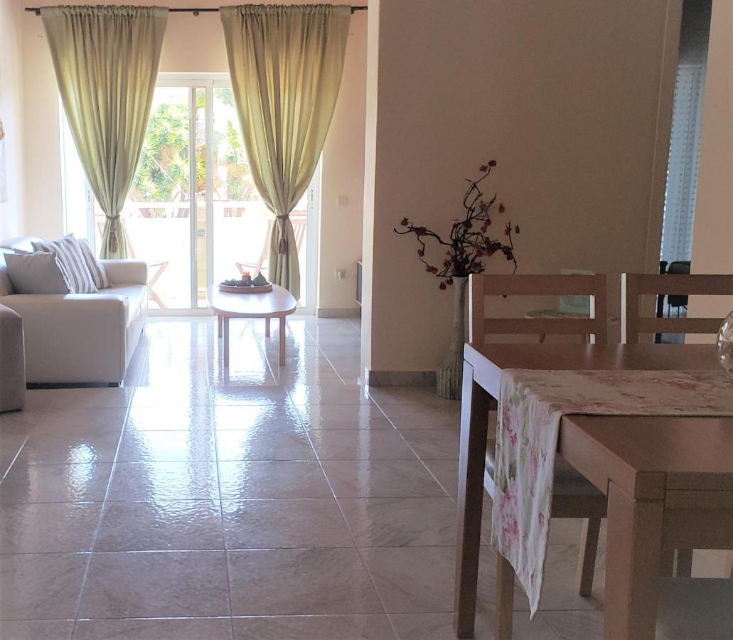 Malibu Studios & Apartments Lassi  Luaran gambar